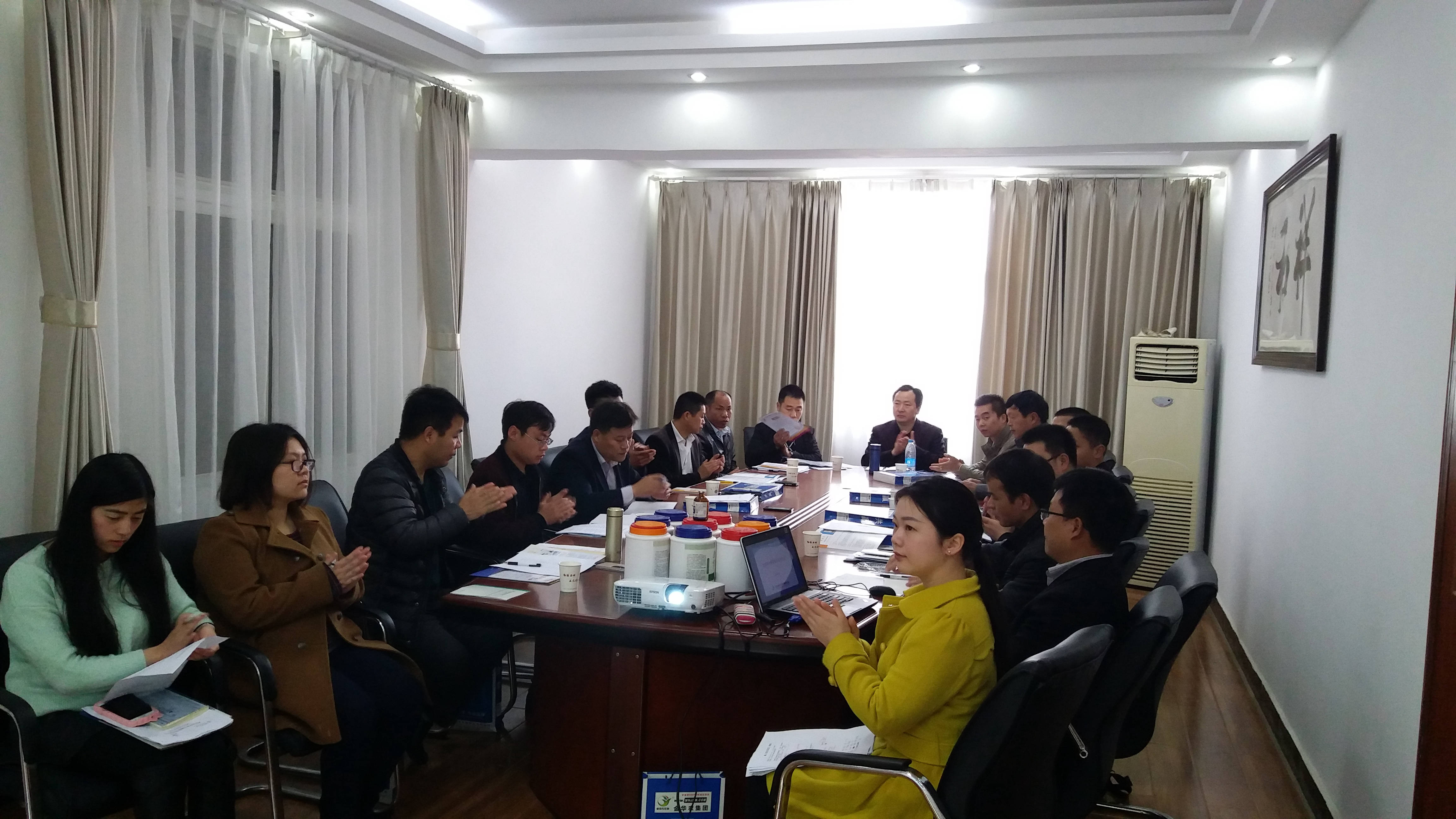 培訓(xùn)現(xiàn)場(chǎng)，大家為精彩的交流分享鼓掌叫好！